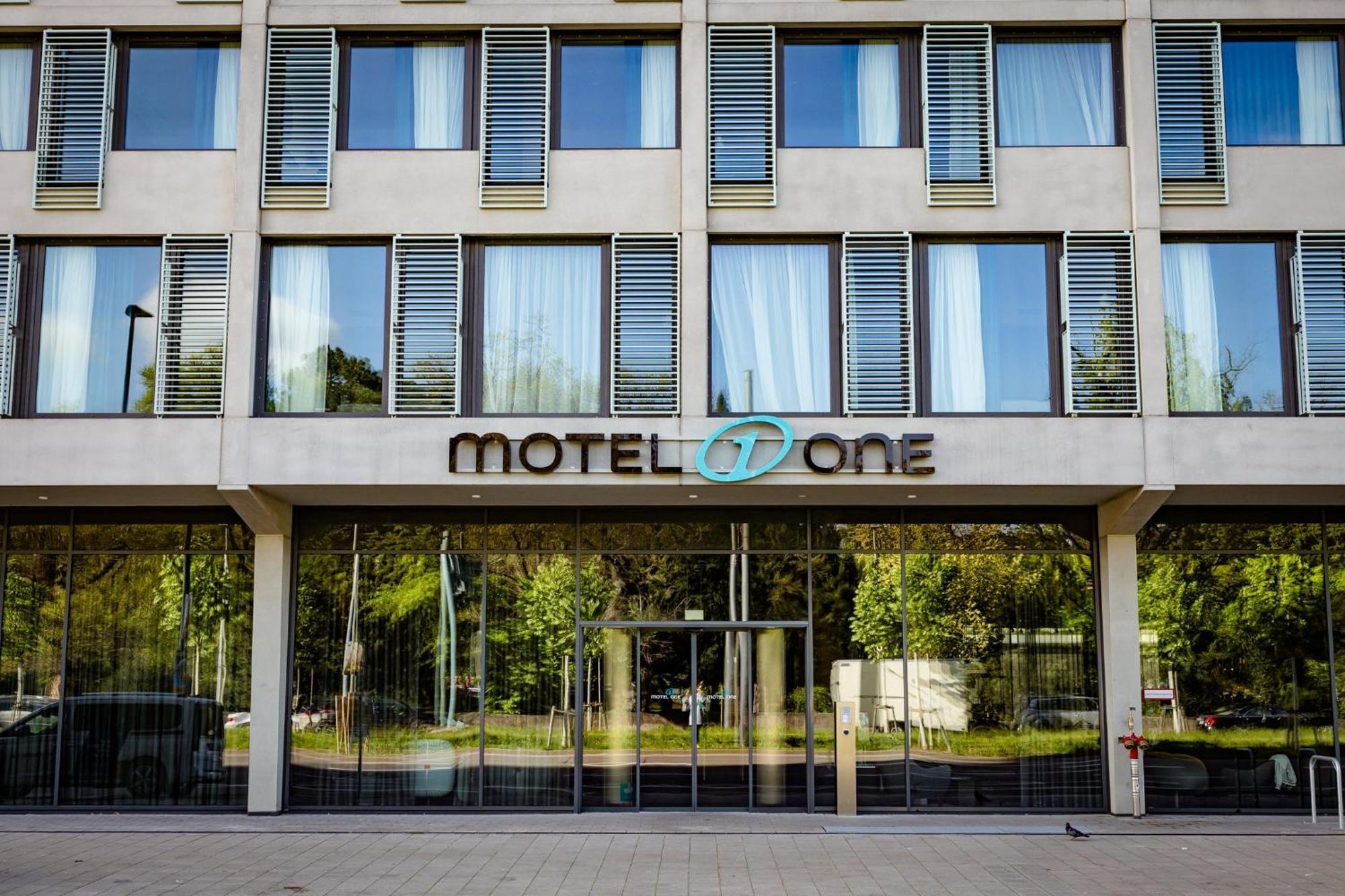 Motel One Карлсруэ Экстерьер фото